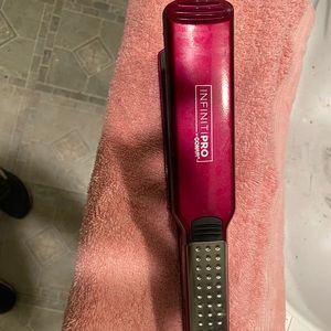Barely used Conair Infiniti Pro Ceramic Flat Iron